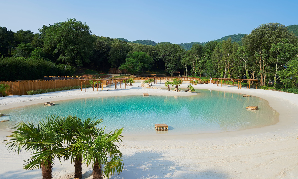 Lagon d'un camping Sunêlia dans les Cévennes